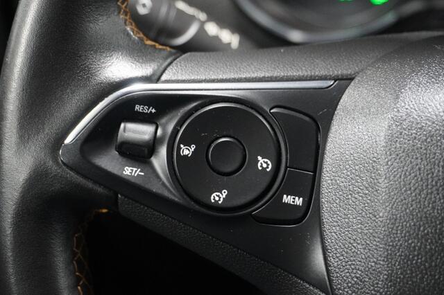 Opel Crossland X 1.2 Turbo 130pk Innovation / Zwart dak / Camera + parkeersensoren / Navi