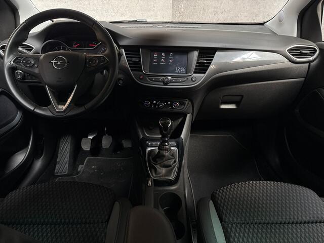 Opel Crossland X 1.2 Turbo Innovation (APPLE CARPLAY, BLACK PACK, NAVIGATIE, CLIMATE, KEYLESS, LEDER, SPORTSTOELEN, GETINT GLAS, LED KOPLAMPEN, PARKEERSENSOREN, NIEUWSTAAT)