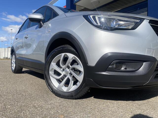 Opel Crossland X 1.2 Online Edition / Rijklaar! / NL-Auto / Dealer-Onderhouden / Trekhaak / Cruise-Control / Apple-Carplay & Android-Auto / Armsteun-Voor / DAB Radio-Bluetooth / Navi / PDC-Achter / 16'' LMV / All-Season / ENZ.