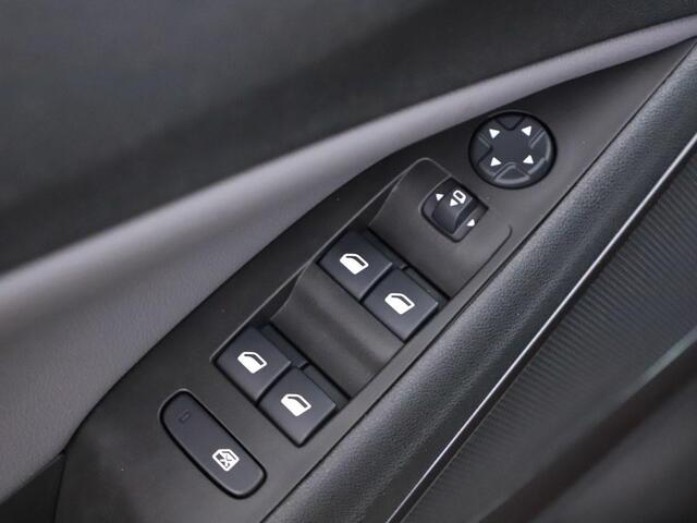 Opel Crossland X 1.2 Turbo Automaat Innovation + Winterpakket/Agr/ Trekhaak/Ecc/Camera/Led/H.Leder/Navigatie/CarPlay/Voorruitverw.
