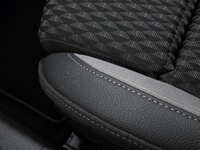 Opel Crossland X BWJ 11-2019 | 1.2T 111PK Innovation | CLIMA | NAVI | SPORTSTOELEN | CAMERA A | CARPLAY | PDC 2X | LICHTMETAAL |