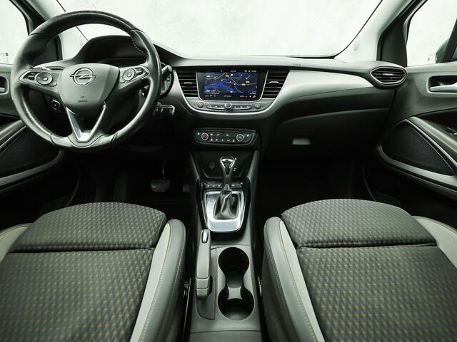 Opel Crossland X 1.2 Turbo Innovation Sport Automaat (PANORAMADAK, APPLE CARPLAY, GROOT NAVI, 360 CAMERA, STUUR/STOELVERWARMING, SPORTSTOELEN, TREKHAAK, LM VELGEN, NIEUWSTAAT)