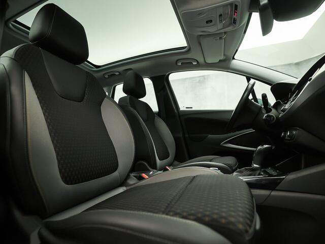 Opel Crossland X 1.2 Turbo Innovation Sport Automaat (PANORAMADAK, APPLE CARPLAY, GROOT NAVI, 360 CAMERA, STUUR/STOELVERWARMING, SPORTSTOELEN, TREKHAAK, LM VELGEN, NIEUWSTAAT)