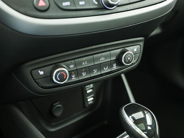 Opel Crossland X 1.2 Turbo Innovation Sport Automaat (PANORAMADAK, APPLE CARPLAY, GROOT NAVI, 360 CAMERA, STUUR/STOELVERWARMING, SPORTSTOELEN, TREKHAAK, LM VELGEN, NIEUWSTAAT)