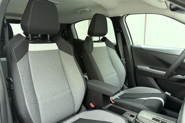 Opel FRONTERA Electric GS 44 kWh | Navigatie | Stoel & Stuurverwarming | Climate control | Camera | Dakrails | Zwart dak | Extra getint glas