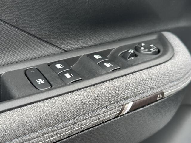 Opel FRONTERA 1.2 Turbo Hybrid GS 7p. All in rijklaar en gewoon nieuwe 7 persoons auto ! | Carplay draadloos | Full LED | Navi | LMV | Clima