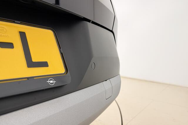 Opel FRONTERA Electric GS 44 kWh | Navigtatie | 8 Jaar speciale garantie | Stoel & Stuurverwarming | Camera | Dakrails | Extra getint glas | Cruise control | DAB Radio