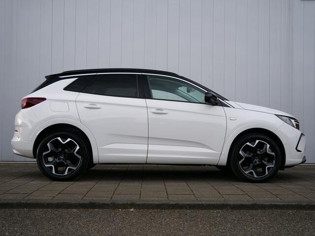 Opel Grandland 1.2 Turbo 130pk Ultimate AUTOMAAT Matrix LED / Apple Carplay / Comfortstoelen