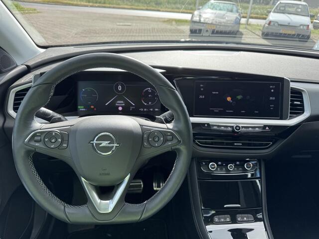 Opel Grandland 1.6 Turbo Hybrid Level 3 Als nieuw!! fabrieksdemo | Carplay | LED | Camera | Winterpakket | 2x lader