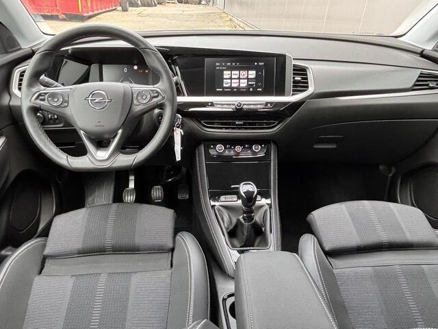 Opel Grandland Elegance 1.2 Turbo 130pk | ALL SEASON BANDEN | AGR-STOELEN | STOEL- EN STUURVERWARMING | APPLE CARPLAY / ANDROID AUTO | ISOFIX | DAB+ |