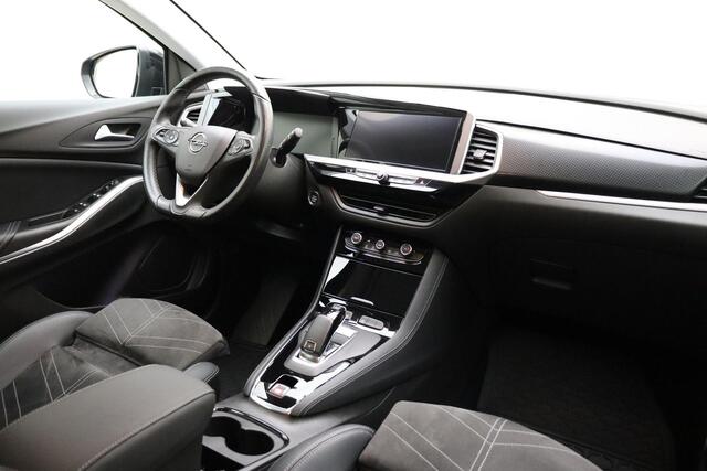 Opel Grandland 1.2 Turbo Level 3 130pk | Automaat | Alcantara Bekleding | Navigatie | Trekhaak | Elektrisch achterklep | Camera | Winter Pack | 19" Lichtmetalen Velgen | Zeer luxe!