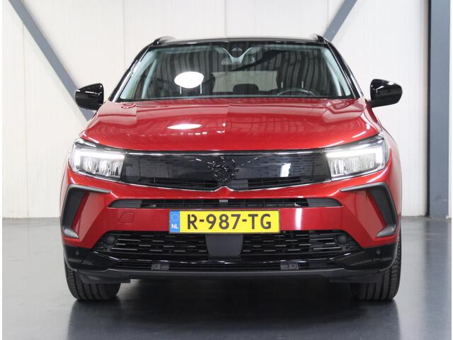 Opel Grandland 1.2 Turbo GS Line | AppleCarPlay/AndroidAuto | Alcantara | Cruise Control | Camera | Stoel, Stuur & Voorruit verwarmd | AGR-Stoelen | Parkeersensoren | Two-tone | Isofix | Privacy Glass | Afneembare Trekhaak |