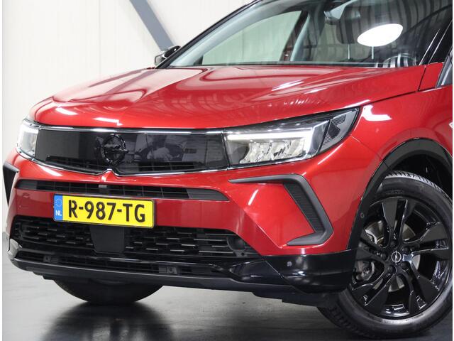 Opel Grandland 1.2 Turbo GS Line | AppleCarPlay/AndroidAuto | Alcantara | Cruise Control | Camera | Stoel, Stuur & Voorruit verwarmd | AGR-Stoelen | Parkeersensoren | Two-tone | Isofix | Privacy Glass | Afneembare Trekhaak |