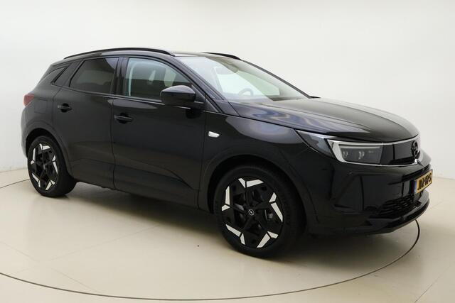 Opel Grandland 1.6 Turbo Plug-In Hybrid 4x4 GSE 300 PK Automaat | Navigatie | Camera | Stoel & Stuurverwarming | 19" Lichtmetalen velgen | Zwart dak | Alcantara bekleding | Keyless