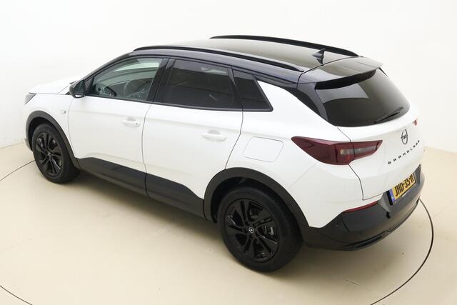 Opel Grandland 1.6 Turbo Plug-In Hybrid GS 225 PK Automaat | Navigatie | Camera | Stoel & Stuurverwarming | AGR Stoelen | Keyless | Electrische achterklep | Zwart dak | Dakrails
