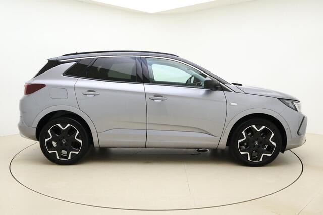 Opel Grandland 1.2 Turbo Ultimate Automaat | Navigatie | Elektrische achterklep | Stoelverwarming | Climate & Cruise Control | Alcantara bekleding | Zwart dak | Lichtmetalen velgen