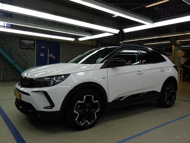 Opel Grandland 1.2 Turbo GS Style Advanced / Navi / Camera 360 / Stoelvw / LMV 19"