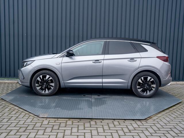 Opel Grandland 1.2 Turbo GS Line | Trekhaak afnb. | Matrix Led | Stoel & Stuur verw. | Prijs Rijklaar!!