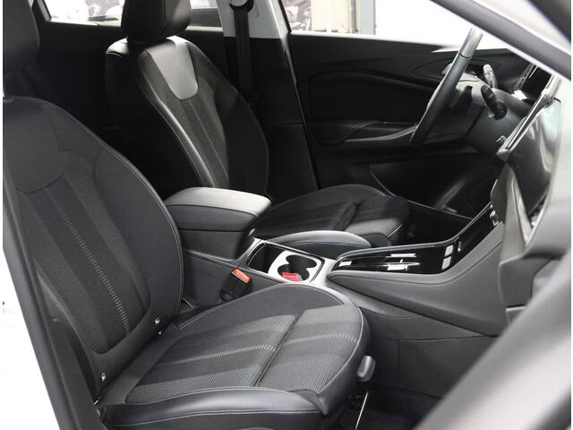 Opel Grandland 1.2 130PK Turbo Level 2 | AUTOMAAT | AppleCarPlay/AndroidAuto | Cruise Control | Camera | Stoel, Stuur & Voorruit verwarmd | AGR-Stoelen | Parkeersensoren | Two-tone | Isofix | Privacy Glass |