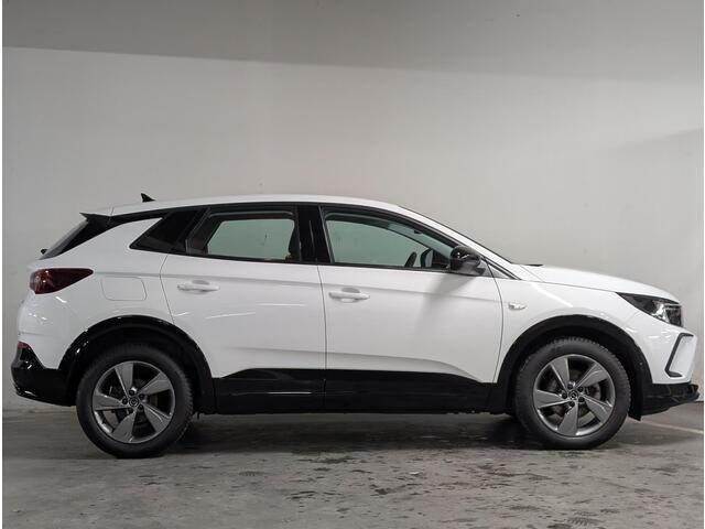 Opel Grandland GS 1.2 Turbo 130pk | ALL SEASON BANDEN | AGR-STOELEN | 360° CAMERA | STOEL + STUURVERWARMING | DODEHOEKBEWAKING | NAVI | ISOFIX |