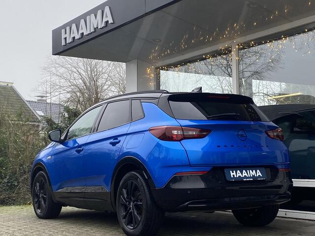 Opel Grandland 1.6 Turbo Plug-In Hybrid GS | AGR Comfortstoelen | Achteruitrijcamera | Parkeersensoren voor en achter | Navigatiesysteem | Voorstoelen verwarmd