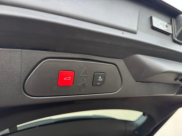 Opel Grandland 1.6 Turbo Plug-In Hybrid Elegance met Navi/Camera, Trekhaak, 19inch, Winterpakket