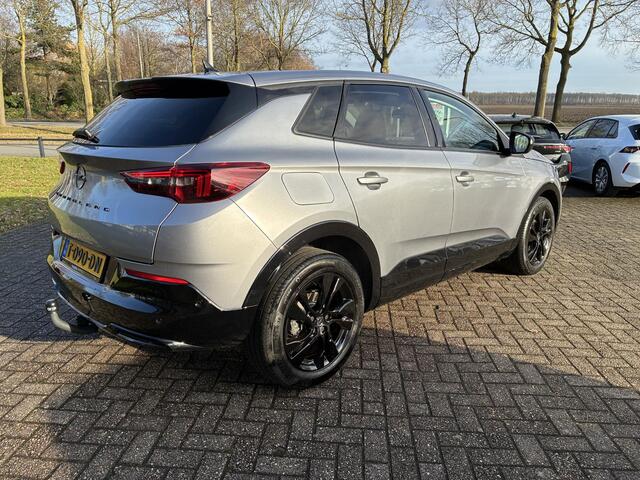 Opel Grandland Elegance 130Pk 8-Traps Automaat | Climate control | Apple Carplay/Android Auto | Stoel & Stuurverwarming | Parkpilot | LED | AGR-Stoelen | 18" LM-Velgen | Trekhaak | Cruise control