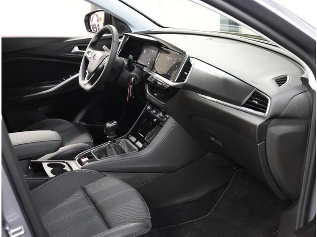 Opel Grandland 1.2 Turbo 130PK | Navigatie | Climate Control | Cruise Control | LED | 17" Lichtmetalen Velgen | Verwarmbare Voorstoelen/Stuur | Apple Carplay/Android Auto | Isofix | Parkeersenoren |