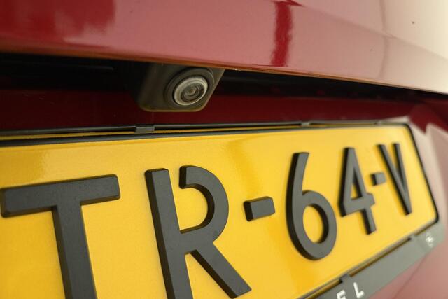 Opel Grandland 1.6 Turbo 225pk Plug-In Hybrid Ultimate | Automaat | Apple carplay | Electronic climate control | Navigatiesysteem | Parkeersensoren voor en achter