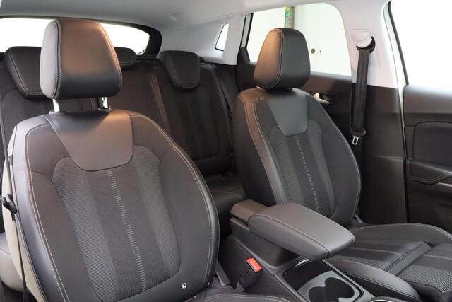 Opel Grandland 1.2 Turbo 130pk Automaat Business Elegance | Navigatie via APP | Climate control | Cruise control | Achteruitrijcamera | Parkeersensoren | DAB | LED koplampen | 18" Lichtmetalen velgen