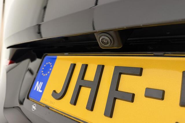 Opel Grandland 1.2 Turbo 130pk Automaat Ultimate | Navigatie | Camera | Alcantara | Elektrische achterklep | Stoel- en stuurverwarming | Verwarmbaar voorraam | 19" Lichtmetalen velgen