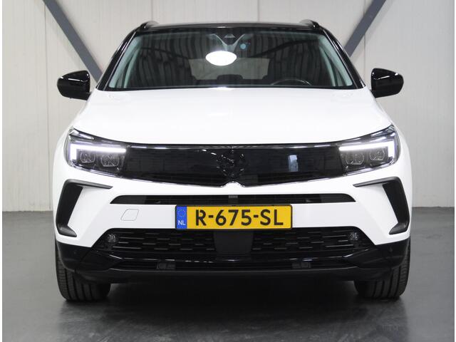 Opel Grandland 225PK Plug-In Hybrid Elegance | AppleCarPlay/AndroidAuto | Trekhaak | Winterpakket | LEER/Alcantara | Camera | Keyless | Electrische klep | Navigatie | AUTOMAAT | Stoel/Stuur/Voorruitverwarming | AGR Stoelen | Isofix | Privacy Glass |