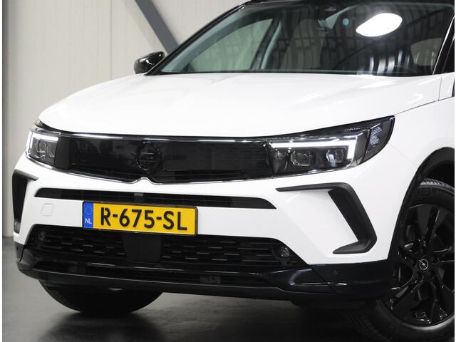 Opel Grandland 225PK Plug-In Hybrid Elegance | AppleCarPlay/AndroidAuto | Trekhaak | Winterpakket | LEER/Alcantara | Camera | Keyless | Electrische klep | Navigatie | AUTOMAAT | Stoel/Stuur/Voorruitverwarming | AGR Stoelen | Isofix | Privacy Glass |