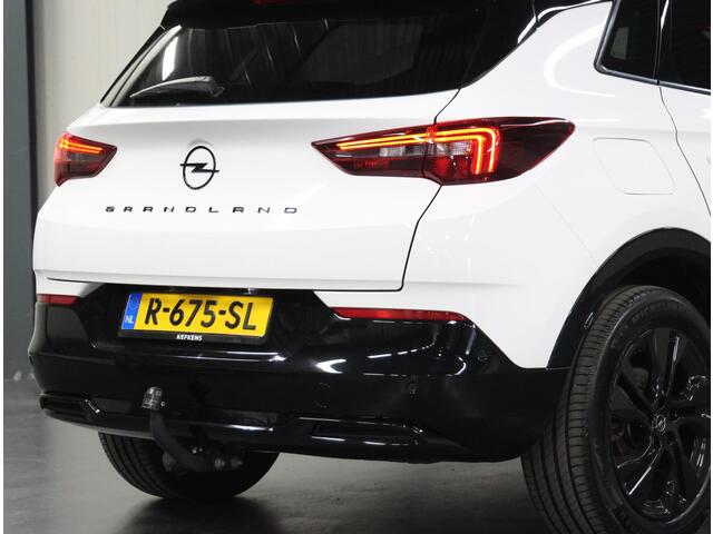 Opel Grandland 225PK Plug-In Hybrid Elegance | AppleCarPlay/AndroidAuto | Trekhaak | Winterpakket | LEER/Alcantara | Camera | Keyless | Electrische klep | Navigatie | AUTOMAAT | Stoel/Stuur/Voorruitverwarming | AGR Stoelen | Isofix | Privacy Glass |