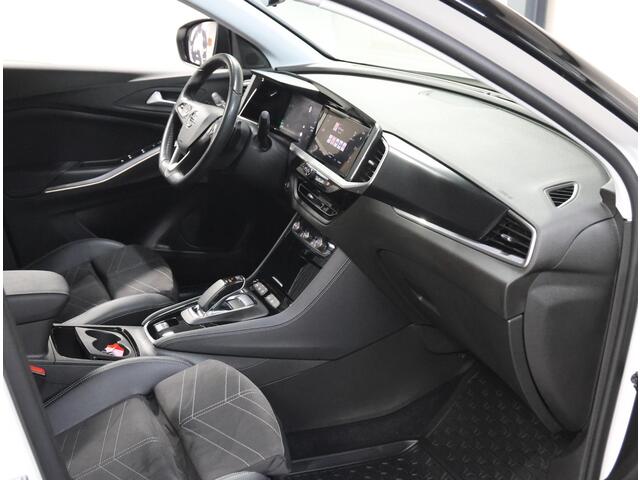 Opel Grandland 225PK Plug-In Hybrid Elegance | AppleCarPlay/AndroidAuto | Trekhaak | Winterpakket | LEER/Alcantara | Camera | Keyless | Electrische klep | Navigatie | AUTOMAAT | Stoel/Stuur/Voorruitverwarming | AGR Stoelen | Isofix | Privacy Glass |