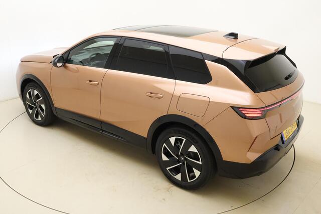 Opel Grandland 1.6 Turbo Plug-in-Hybrid Business Edition | Massagestoelen | Panoramisch Schuif/kanteldak | Climate control | Afneembare trekhaak | Focal audio | Camera