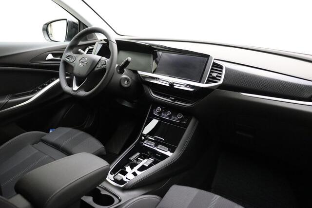 Opel Grandland 1.2 Turbo GS Black Pack | Automaat | Stoel- en stuurverwarming | Navigatie | Achteruitrijcamera | Comfort stoelen | Adaptive Cruise Control | Parkeersensoren voor en achter | Led verlichting | Climate Control