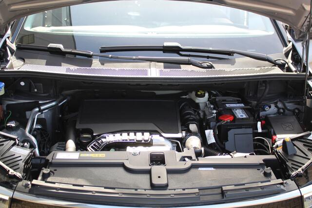 Opel Grandland 1.2-130pk Turbo GS-Line. Zeer nette en luxe hoogzitter, slechts 43.000km ! Autm. airco dual, camera, half leder, navigatie, telefoonvoorb, Apple carplay/Android auto, lane- en side assist, cruise control, metallic lak, LM wielen etc.