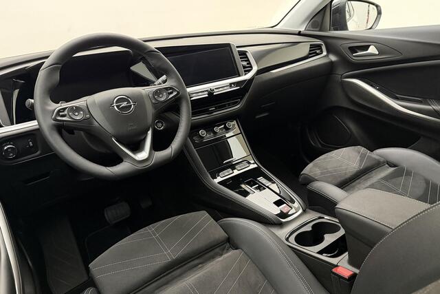 Opel Grandland 1.2 Turbo 130pk Automaat Ultimate | Navigatie | Alcantara bekleding | Elektrische achterklep | Stoel- en stuurverwarming | Climate control | Cruise control | Zwart dak