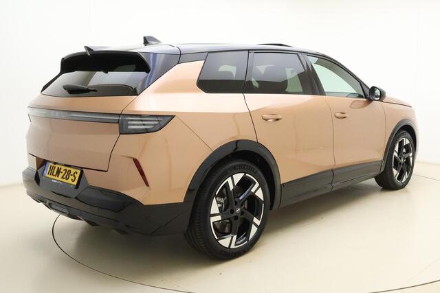 Opel Grandland Electric GS 73 kWh | Panoramisch Schuifdak | 20" Lichtmetalen velgen | Electrische achterklep | AGR Stoelen | Stoel & Stuurverwarming