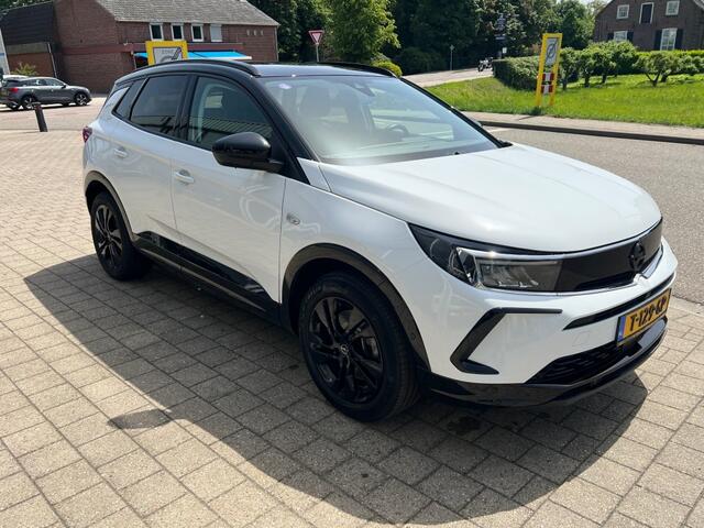 Opel Grandland 1.6 TURBOHY LEVEL 4