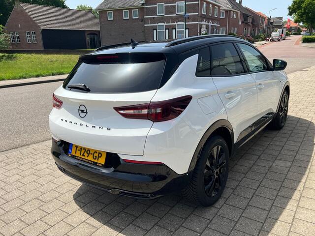 Opel Grandland 1.6 TURBOHY LEVEL 4