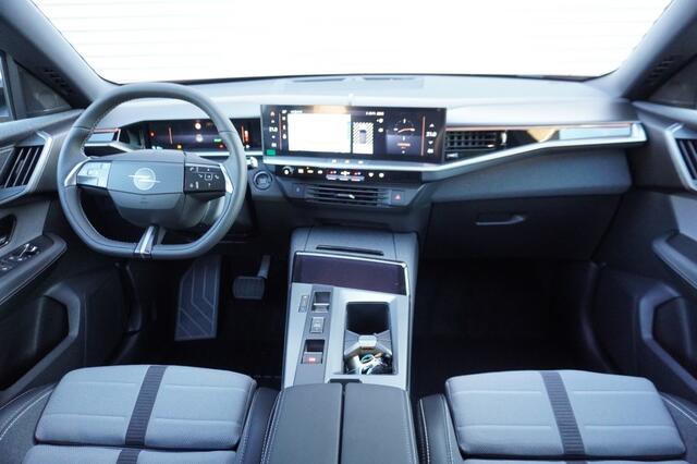Opel Grandland 1.6 Turbo Plug-in Hybrid GS / Pano / Trekhaak / AGR-stoelen / Stoel- en stuurverwarming