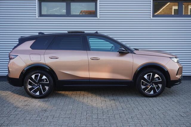Opel Grandland 1.6 Turbo Plug-in Hybrid GS / Pano / Trekhaak / AGR-stoelen / Stoel- en stuurverwarming