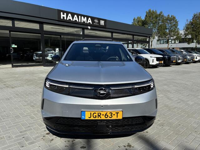 Opel Grandland Electric Business Edition 73 kWh | 8 Jaar Garantie | Climate control | Navigatie | Elektrisch glazen panorama-dak | Camera | LED Verlichting | AGR | Winterpakket | Parkpilot | lichtmetalen velgen 5-spaaks 19"
