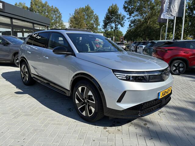 Opel Grandland Electric Business Edition 73 kWh | 8 Jaar Garantie | Climate control | Navigatie | Elektrisch glazen panorama-dak | Camera | LED Verlichting | AGR | Winterpakket | Parkpilot | lichtmetalen velgen 5-spaaks 19"