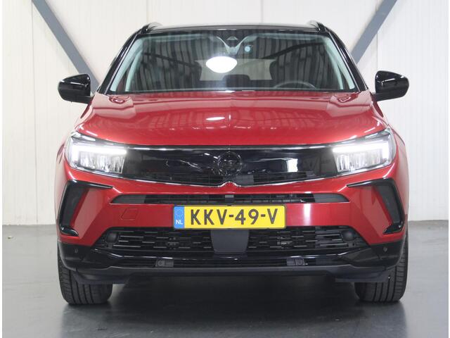 Opel Grandland 1.6 Turbo 225PK Plug-In Hybrid GS Line | 1ste eigenaar | AppleCarPlay/AndroidAuto | Stoel/Stuur/Voorruitverwarming | FULL LED | AGR Stoelen | Camera | Two-tone | Privacy Glass | Navigatie | Adaptief Cruise Control | Isofix |