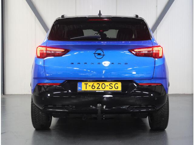 Opel Grandland 130PK Turbo Level 4 | 1ste eigenaar | Trekhaak | AppleCarplay/AndroidAuto | Camera | Dodehoekdetectie | 19"LMV | LEER/Alcantara | Navigatie | Stoel/Stuur/Voorruitverwarming | Isofix | Privacy Glass | Electrische achterklep |