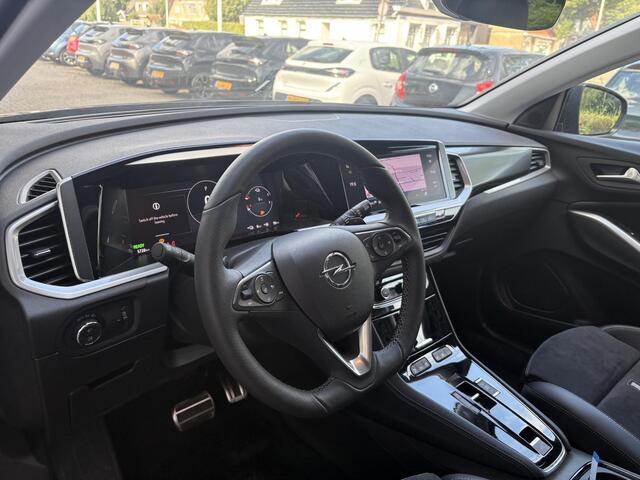 Opel Grandland 1.6 Turbo Plug-In Hybrid 4x4 GSe | AGR Comfortstoelen | 360gr camera | Elektr. Achterklep | Winterpakket | LED koplampen