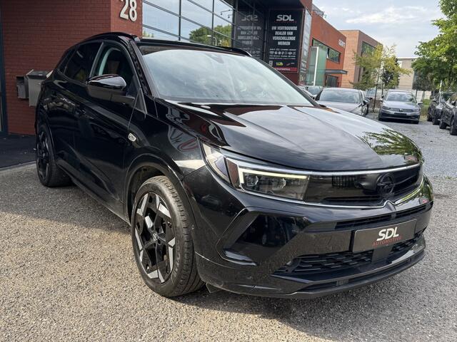 Opel Grandland 1.6 Turbo Plug-In Hybrid GSe // NAVI // ELEK. ACHTERKLEP // CAMERA // ADAPTIVE CRUISE // STOEL + STUUR VERWARMING //